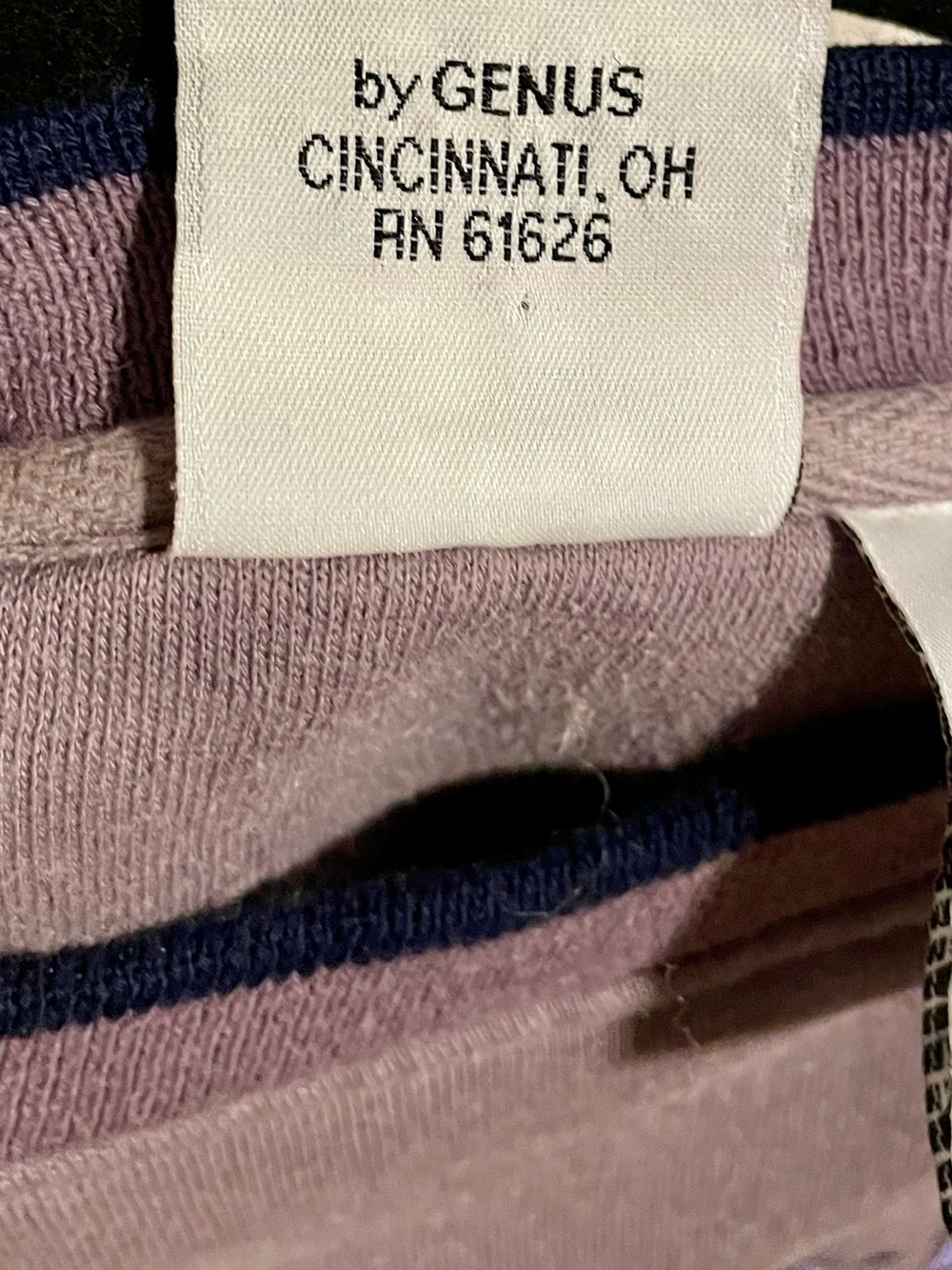 Women’s XL 90s Vintage Disney Mickey Classic Legend Lavender Crewneck Sweatshirt - Picture 6 of 7